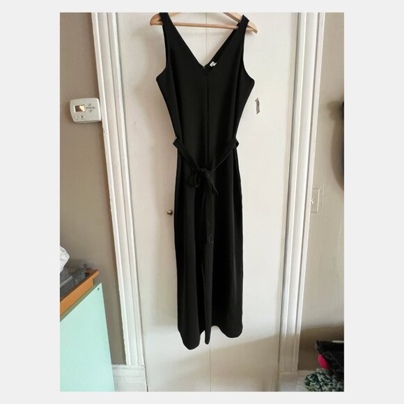 OLD NAVY - Sleeveless V-Neck Wide-Leg Jumpsuit - Picture 4 of 11